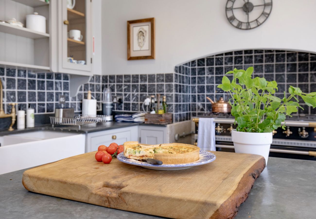House in Chagford - Linscott Farmhouse - Boutique retreat with hot tub and natural pool