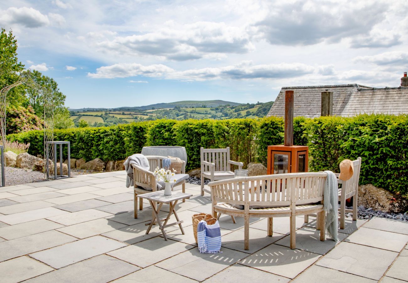 House in Chagford - Linscott Farmhouse - Boutique retreat with hot tub and natural pool