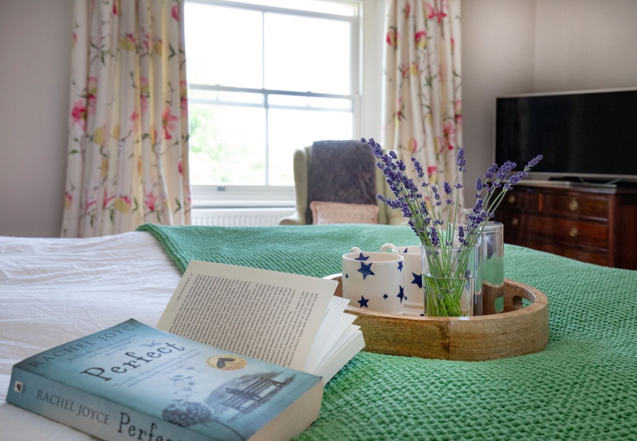 House in Chagford - Linscott Farmhouse - Boutique retreat with hot tub and natural pool