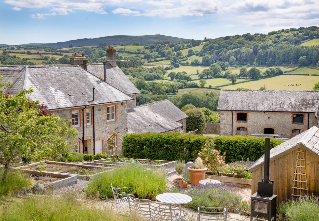 Cottage in Chagford - Linscott Cottage - One bedroom pet friendly annex with hot tub on edge of Dartmoor