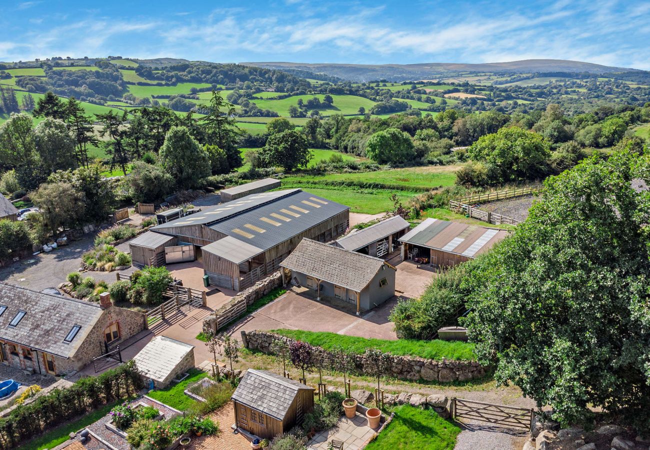 Cottage in Chagford - Linscott Cottage - One bedroom pet friendly annex with hot tub on edge of Dartmoor