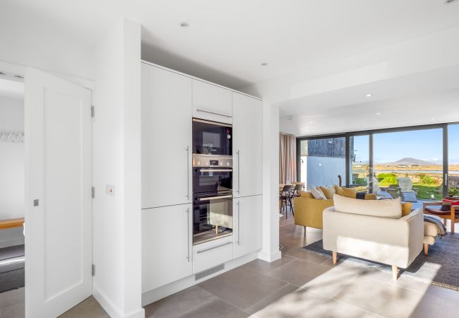 House in Roundstone - West Haven -  A Coastal Retreat in the Heart of Roundstone House in Roundstone - West Haven -  A Coastal Retreat in the Heart of Roundstone