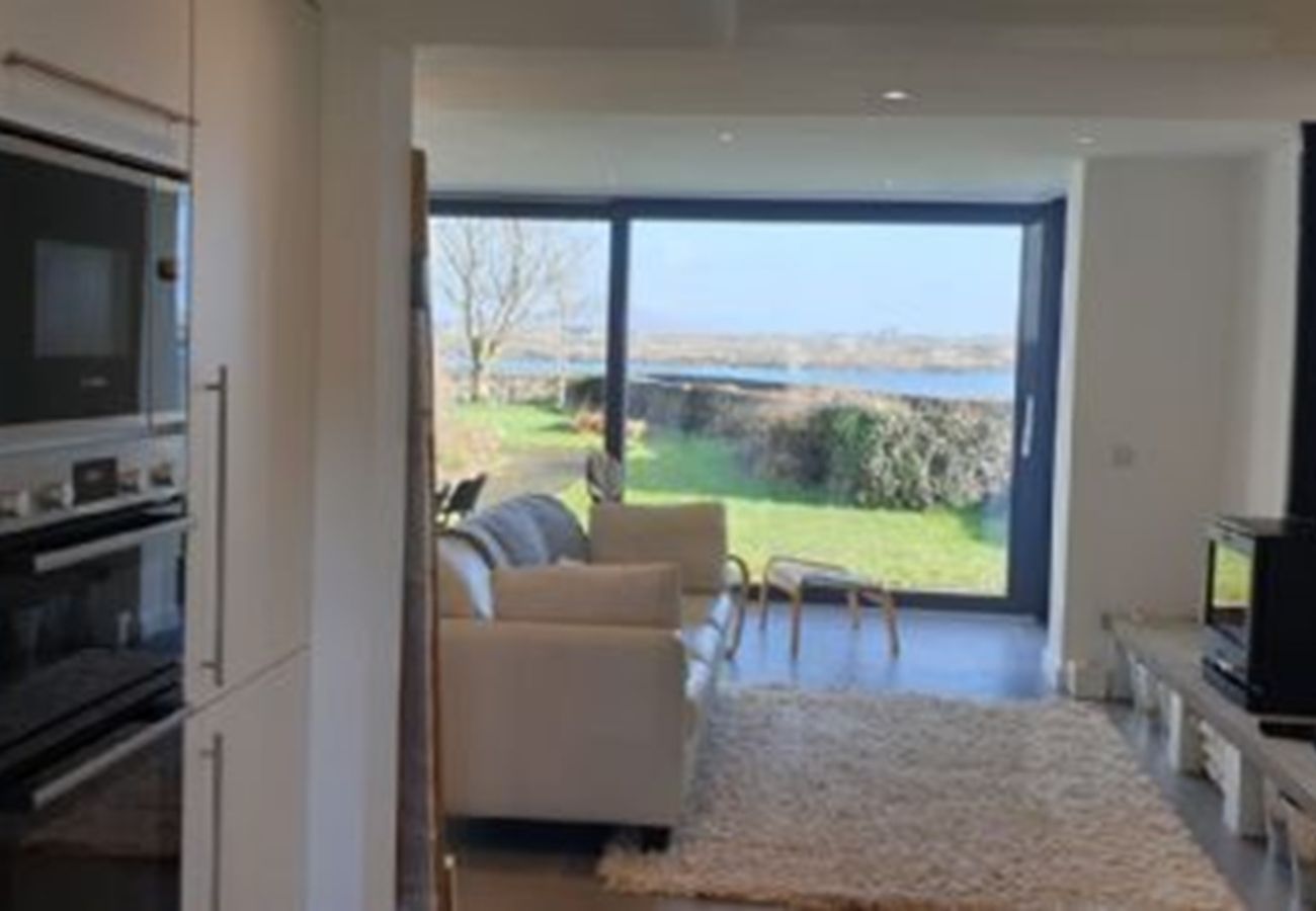 House in Roundstone - West Haven -  A Coastal Retreat in the Heart of Roundstone