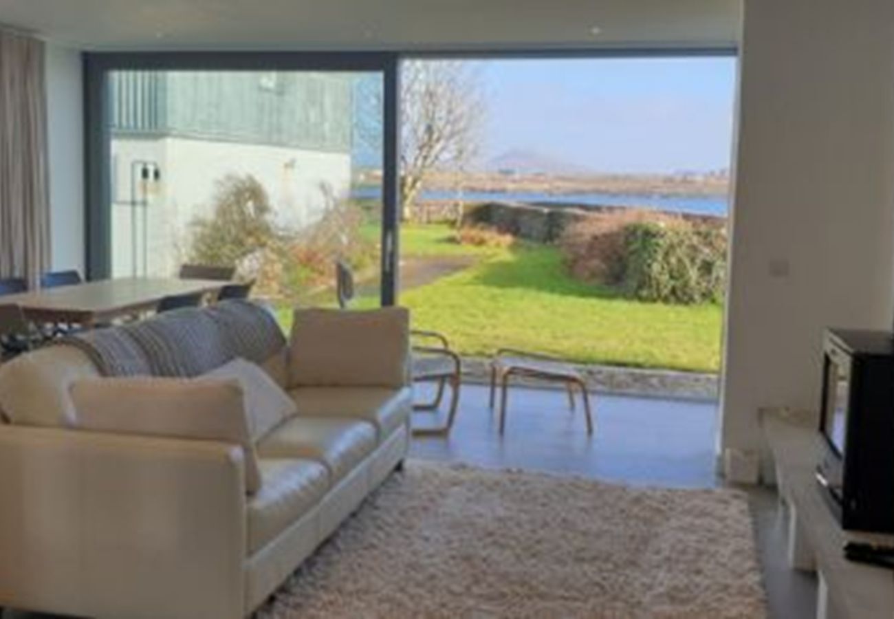 House in Roundstone - West Haven -  A Coastal Retreat in the Heart of Roundstone