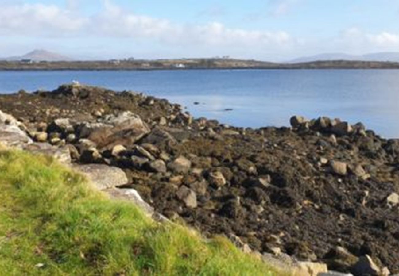 House in Roundstone - West Haven -  A Coastal Retreat in the Heart of Roundstone