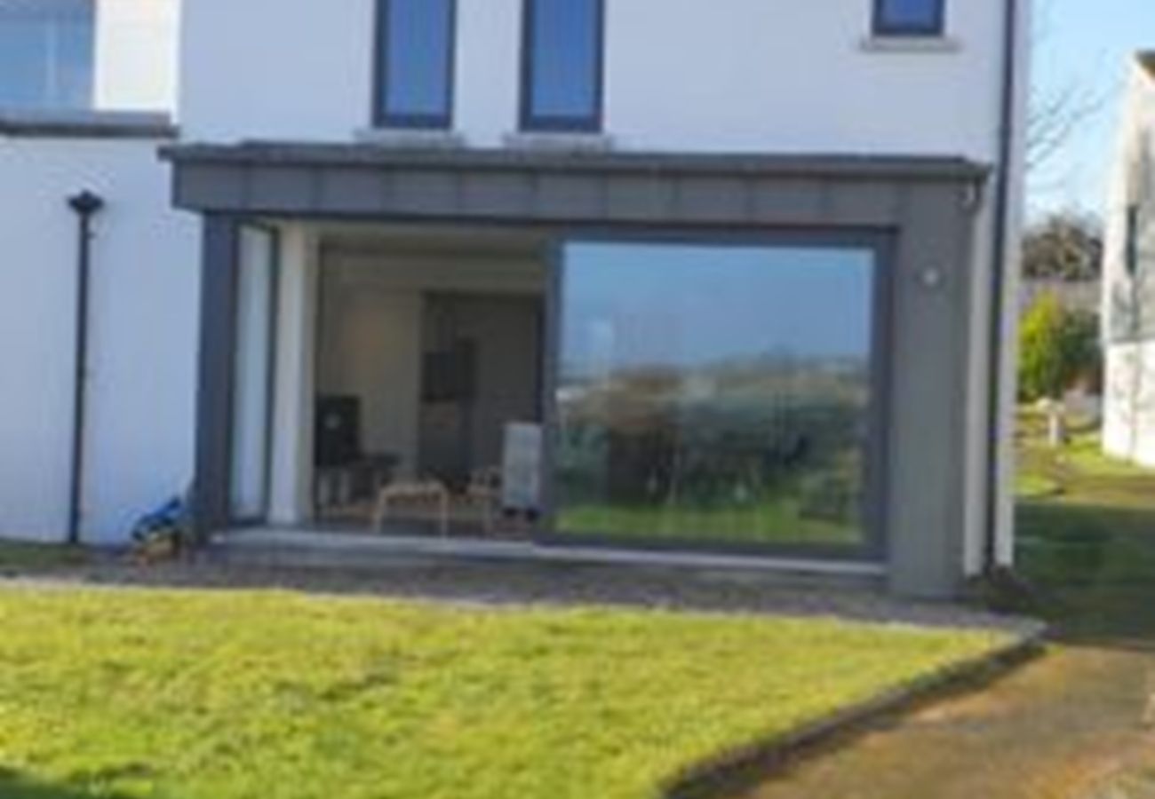 House in Roundstone - West Haven -  A Coastal Retreat in the Heart of Roundstone