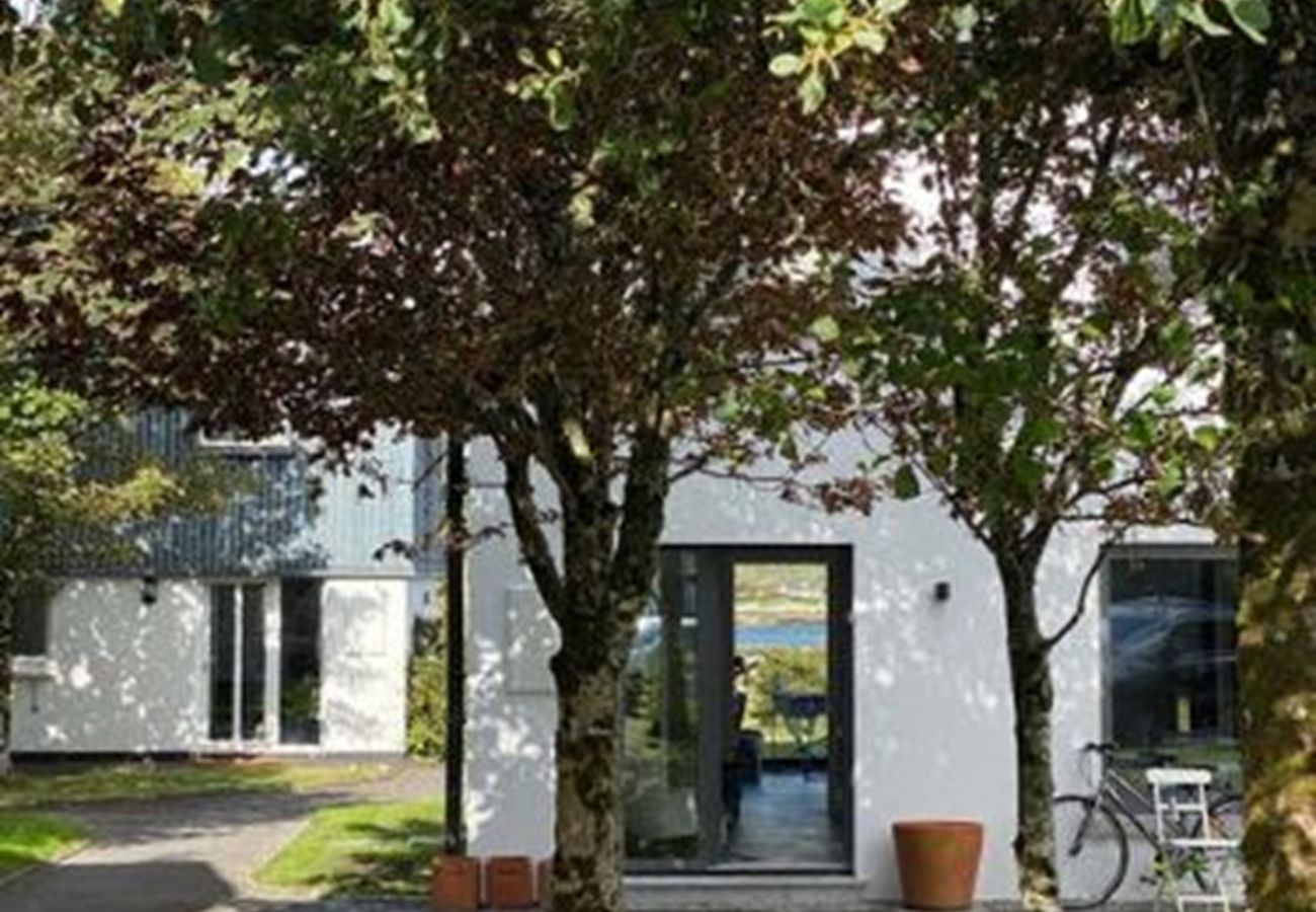 House in Roundstone - West Haven -  A Coastal Retreat in the Heart of Roundstone