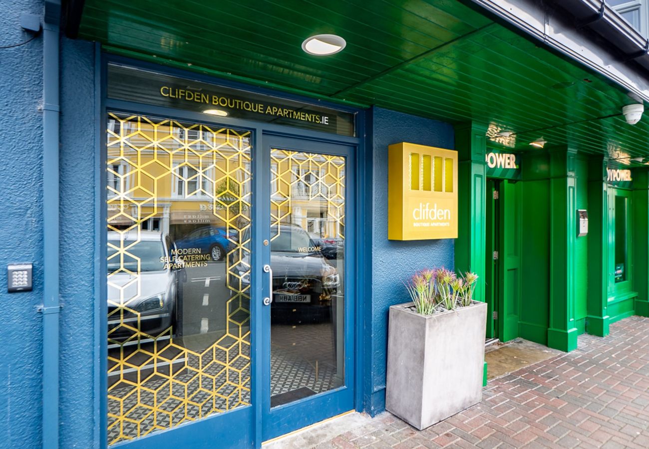 Studio in Clifden - Main Street Hideaway A Lush Retreat in Clifden