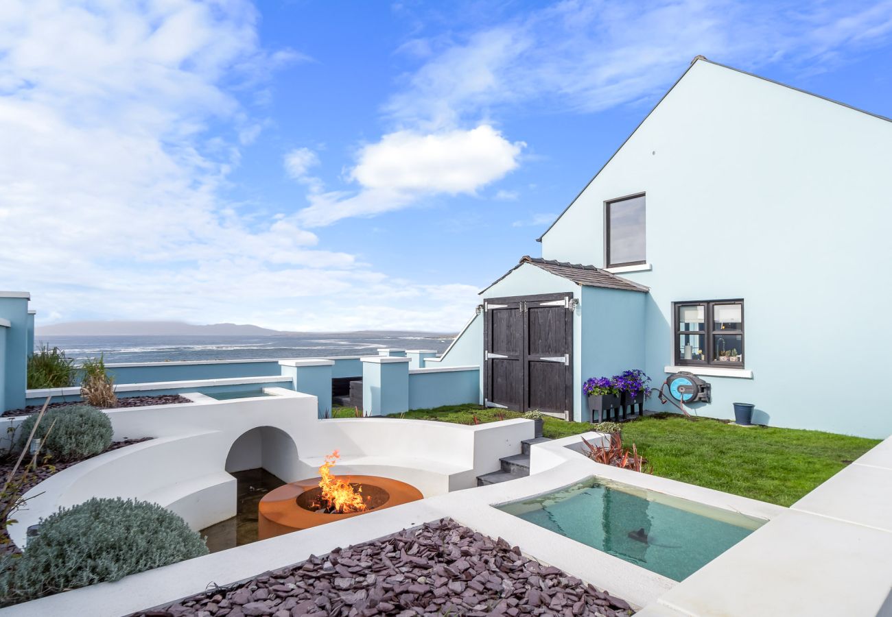 Cottage in Carna - Ocean Mist Luxurious Seaside Haven