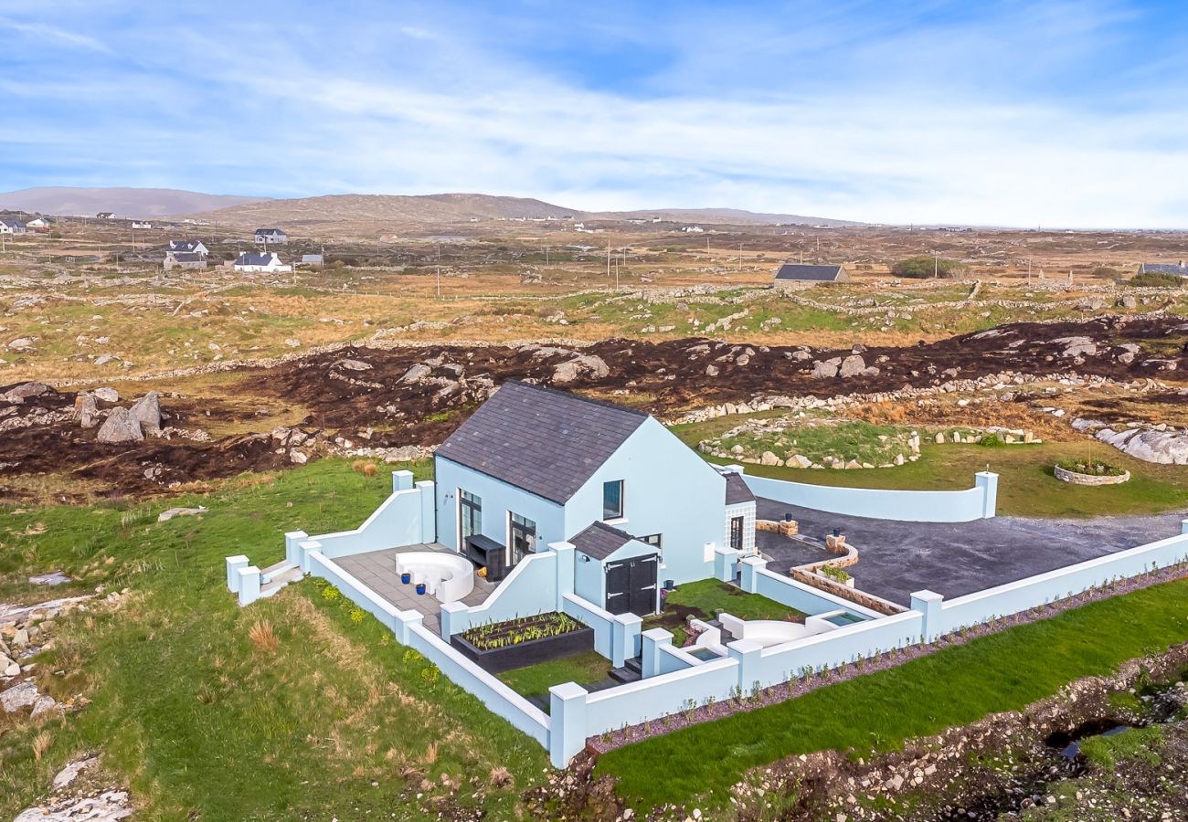 Cottage in Carna - Ocean Mist Luxurious Seaside Haven