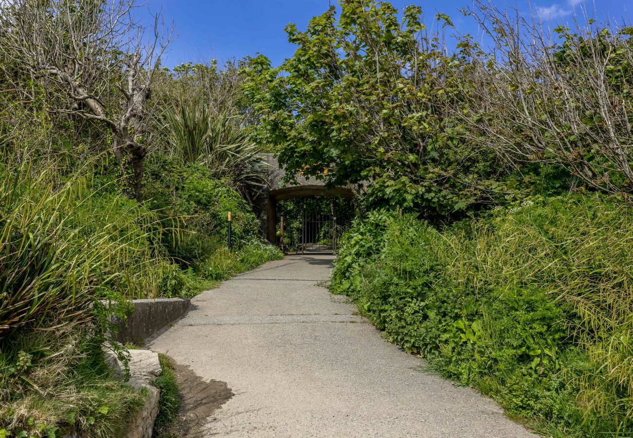 House in Charlestown - Blue Haze - Family accommodation with private beach access