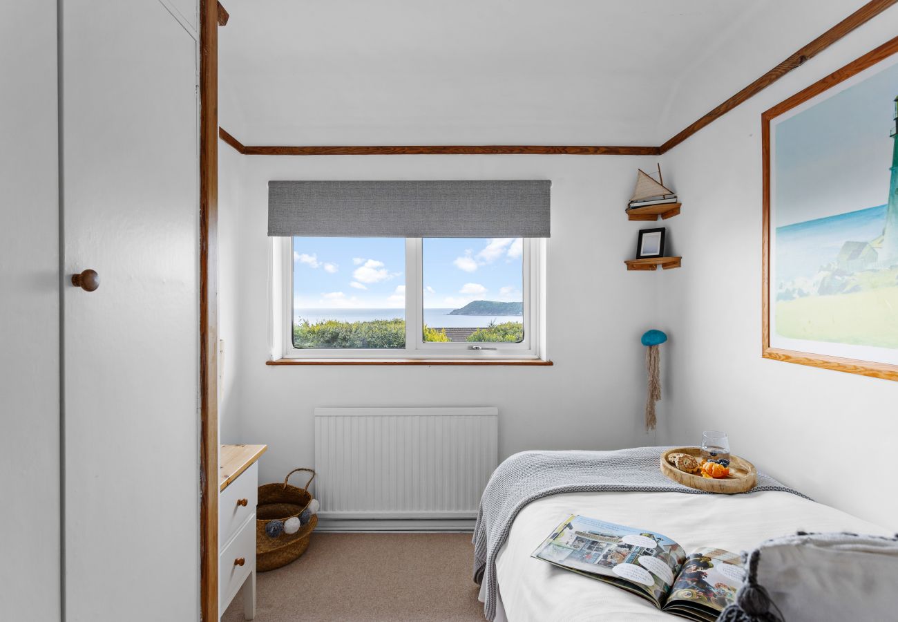 House in Charlestown - Blue Haze - Family accommodation with private beach access
