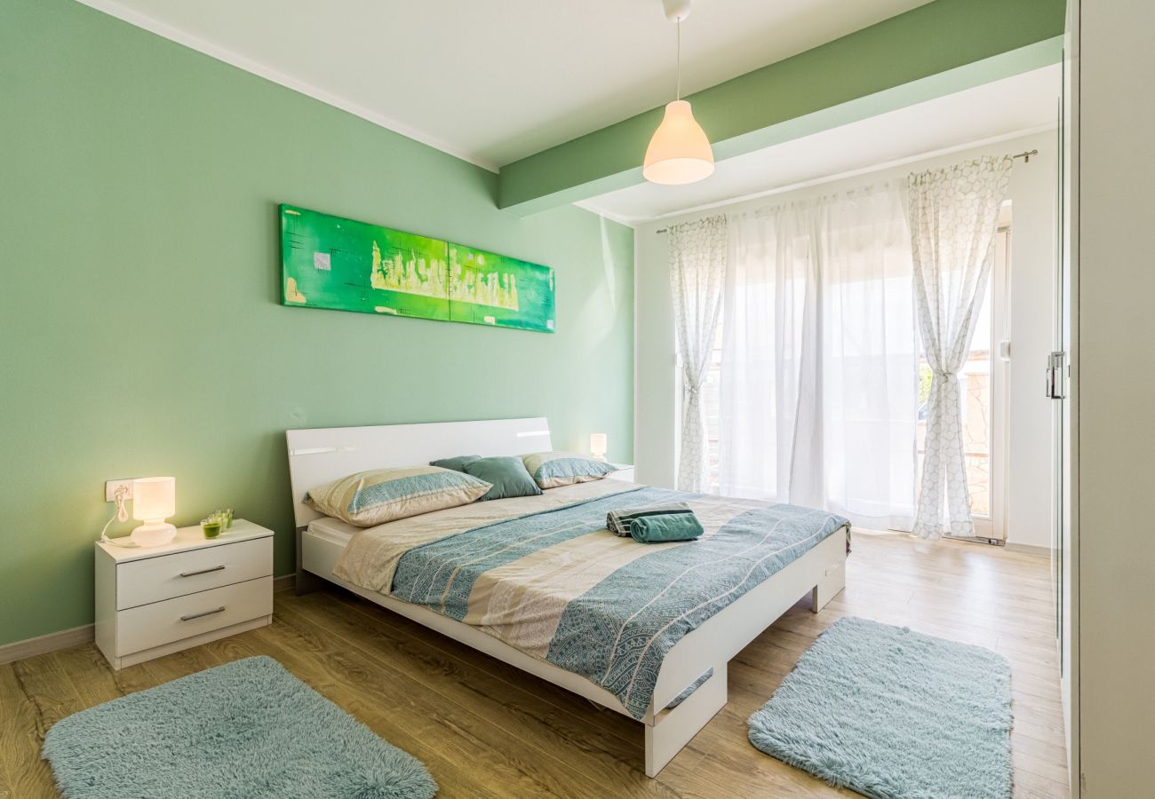 Villa in Šišan - Cozy Villa for 10 with Pool, BBQ, Billiards