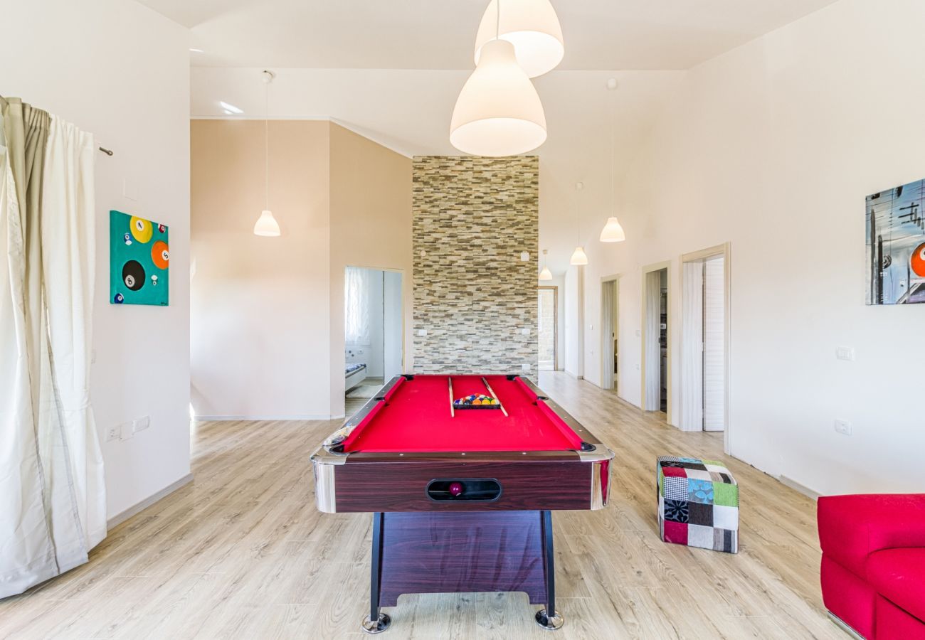 Villa in Šišan - Cozy Villa for 10 with Pool, BBQ, Billiards
