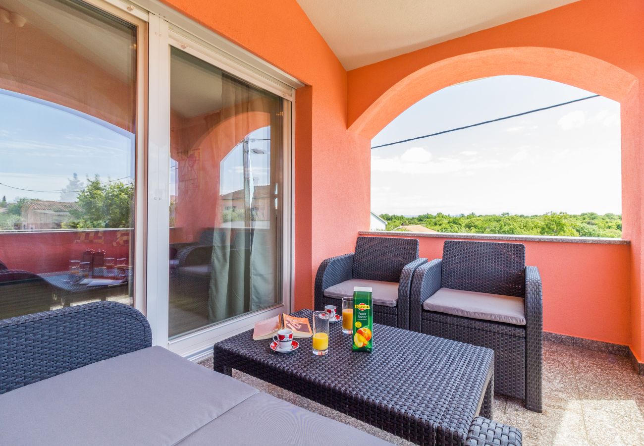 Villa in Šišan - Cozy Villa for 10 with Pool, BBQ, Billiards