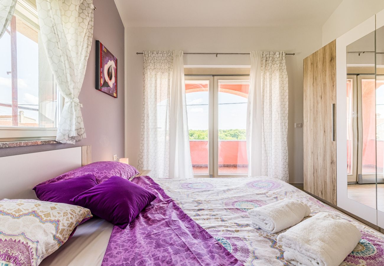 Villa in Šišan - Cozy Villa for 10 with Pool, BBQ, Billiards