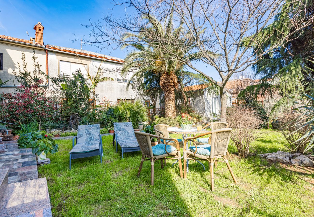 Apartment in Pula - Apartment Rossi Pula with Magical Garden