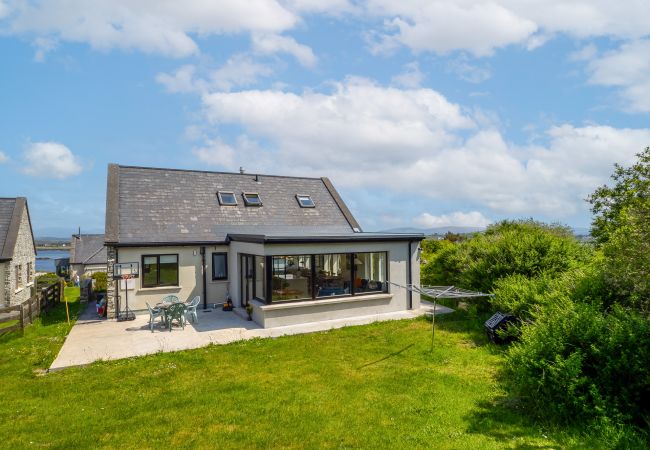 House in Roundstone -  Roundstone Vista  House in Roundstone -  Roundstone Vista
