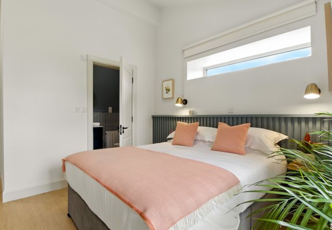 House in Clifden - The Loft @ The Warehouse Clifden House in Clifden - The Loft @ The Warehouse Clifden