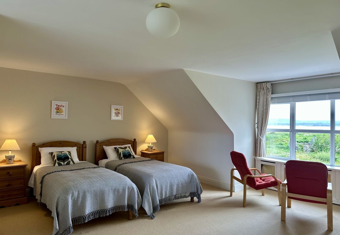 House in Ballyconneely - Grianán, Ballyconneely – Amazing Views and Space