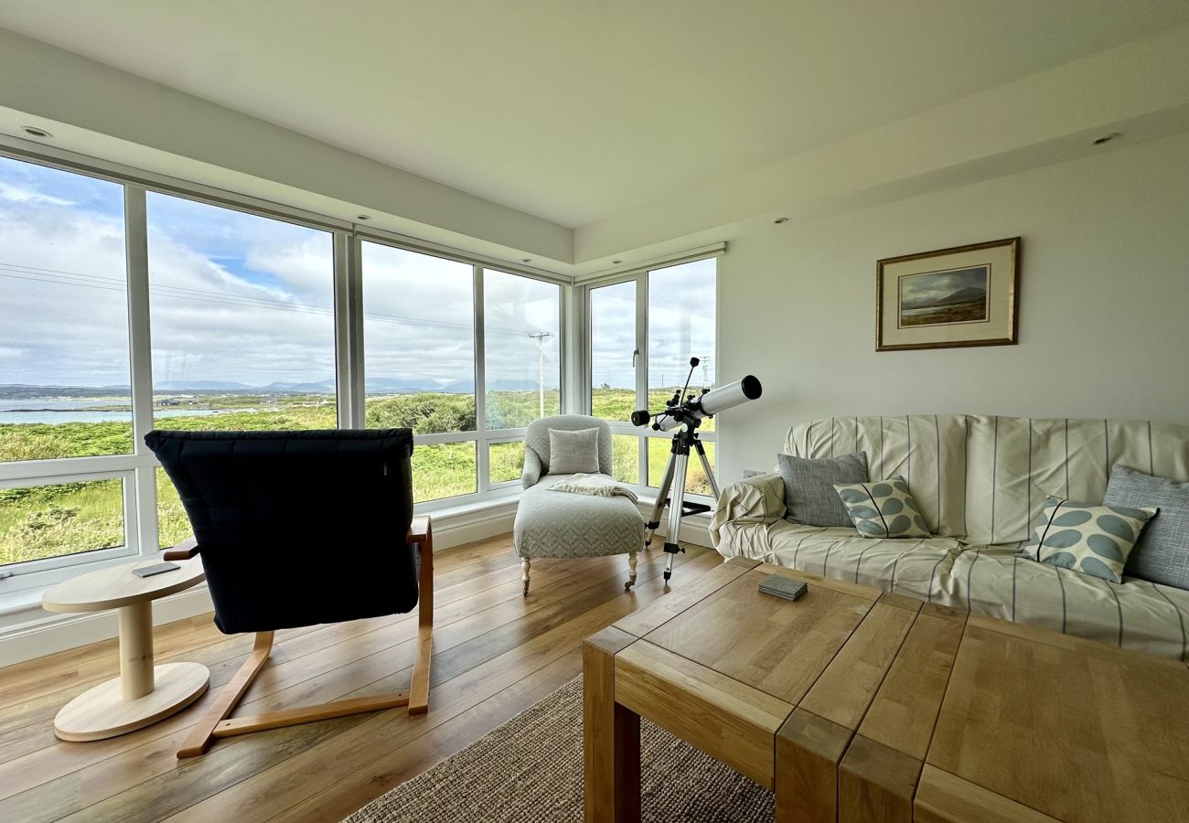 House in Ballyconneely - Grianán, Ballyconneely – Amazing Views and Space