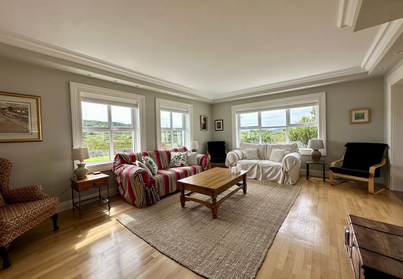 House in Ballyconneely - Grianán, Ballyconneely – Amazing Views and Space