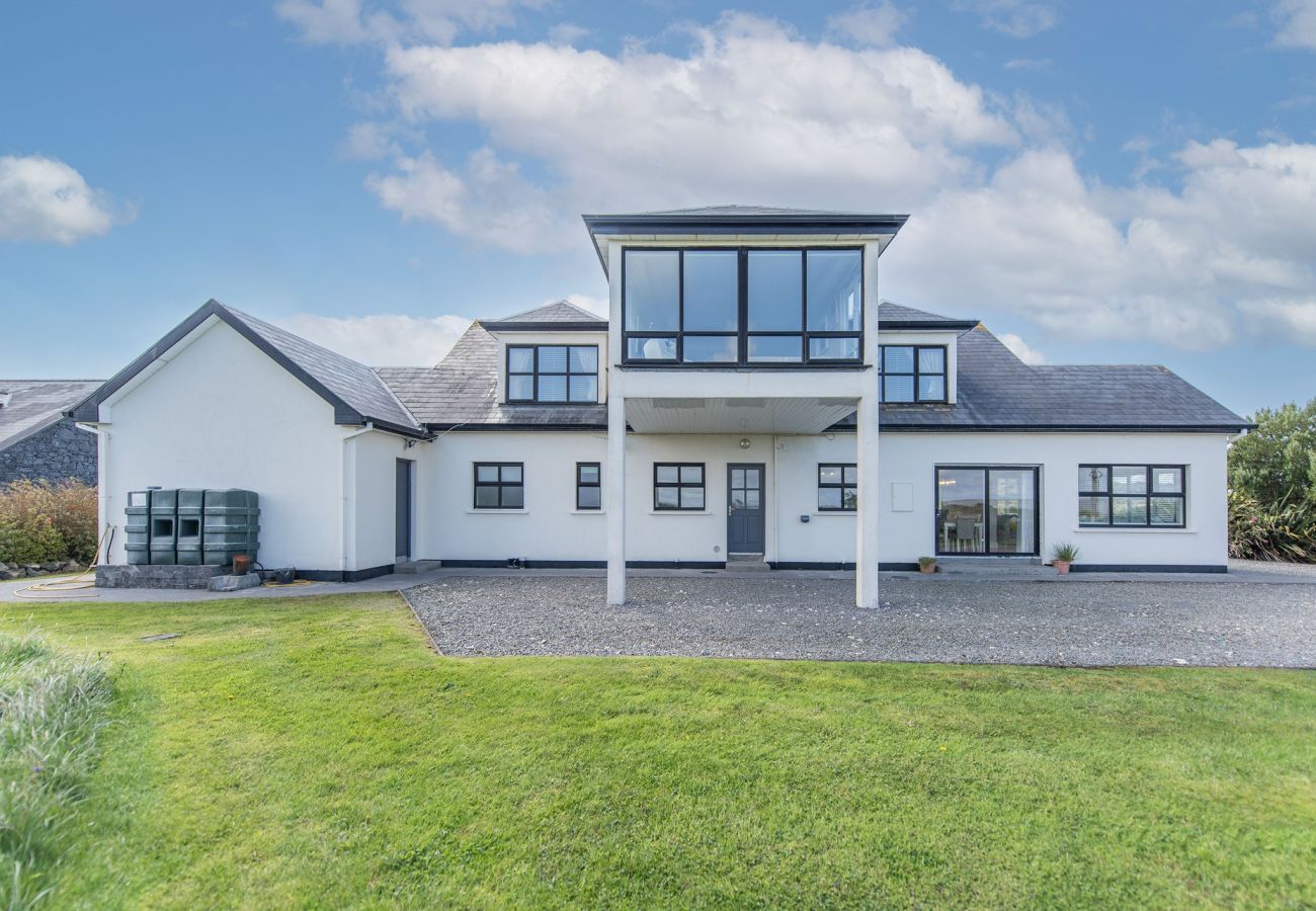 House in Ballyconneely - Grianán, Ballyconneely – Amazing Views and Space