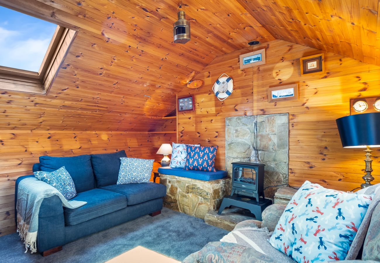 House in Cleggan - Hugh’s Cottage: Sea & Lake Views to Steal Your Heart