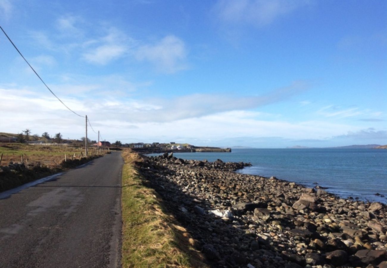 House in Cleggan - Hughs Cottage Panoramic Sea & Lake Views