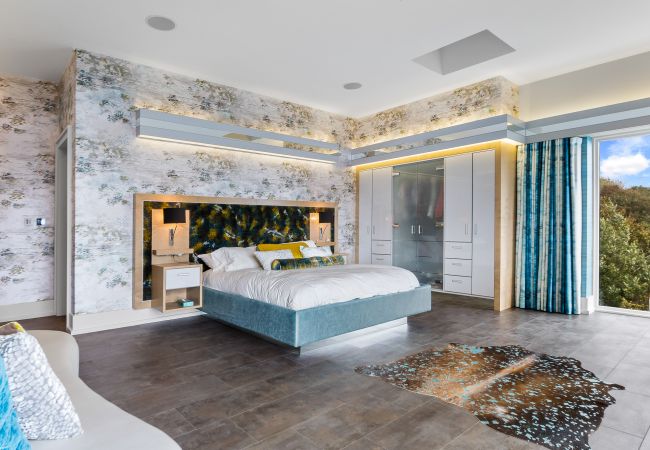 Villa in Clifden - Suaimhneas Villa with Castle and Sea Views  Villa in Clifden - Suaimhneas Villa with Castle and Sea Views