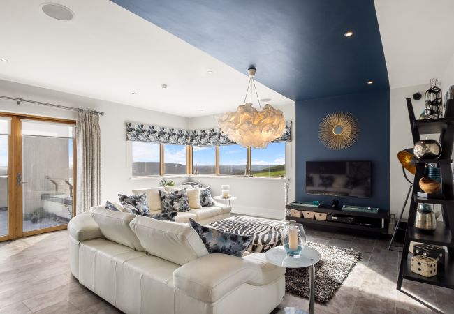 Villa in Clifden - Suaimhneas Villa with Castle and Sea Views  Villa in Clifden - Suaimhneas Villa with Castle and Sea Views