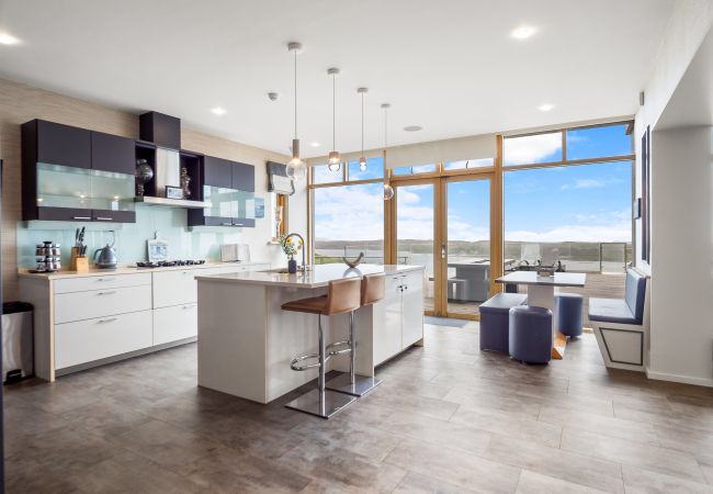 Villa in Clifden - Suaimhneas Villa with Castle and Sea Views  Villa in Clifden - Suaimhneas Villa with Castle and Sea Views