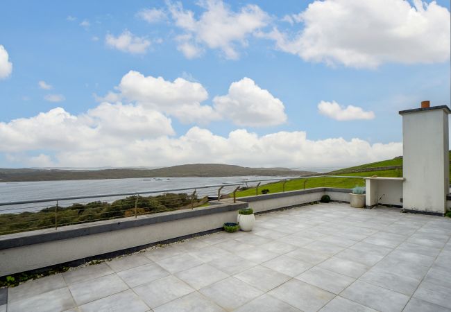 Villa in Clifden - Suaimhneas Villa with Castle and Sea Views  Villa in Clifden - Suaimhneas Villa with Castle and Sea Views