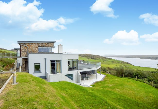 Villa in Clifden - Suaimhneas Villa with Castle and Sea Views  Villa in Clifden - Suaimhneas Villa with Castle and Sea Views