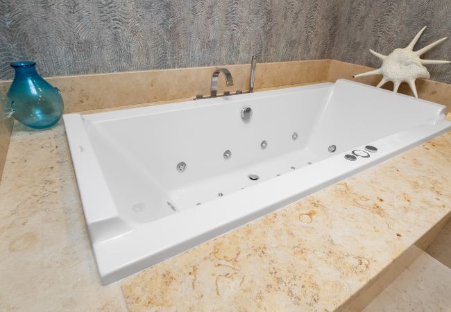 Villa in Clifden - Suaimhneas Villa with Castle and Sea Views  Villa in Clifden - Suaimhneas Villa with Castle and Sea Views