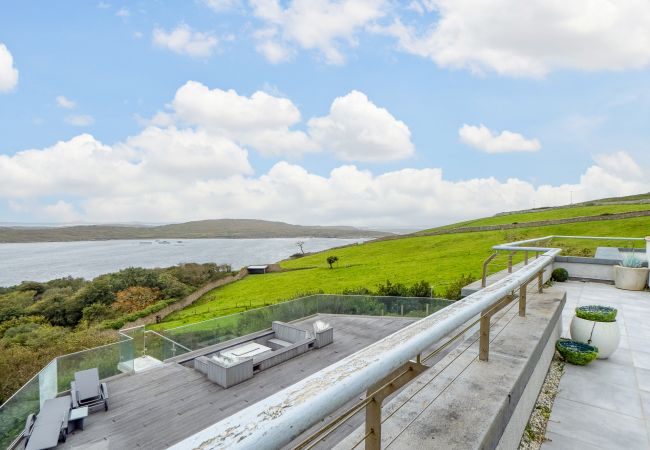 Villa in Clifden - Suaimhneas Villa with Castle and Sea Views  Villa in Clifden - Suaimhneas Villa with Castle and Sea Views