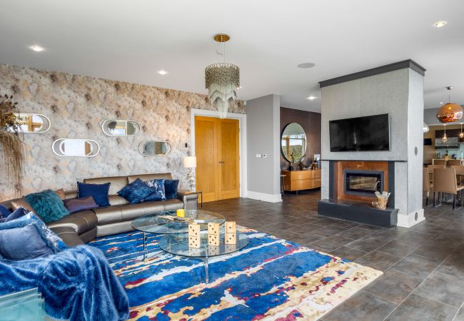 Villa in Clifden - Suaimhneas Villa with Castle and Sea Views  Villa in Clifden - Suaimhneas Villa with Castle and Sea Views