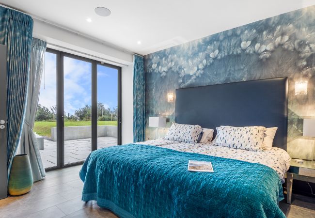 Villa in Clifden - Suaimhneas Villa with Castle and Sea Views  Villa in Clifden - Suaimhneas Villa with Castle and Sea Views