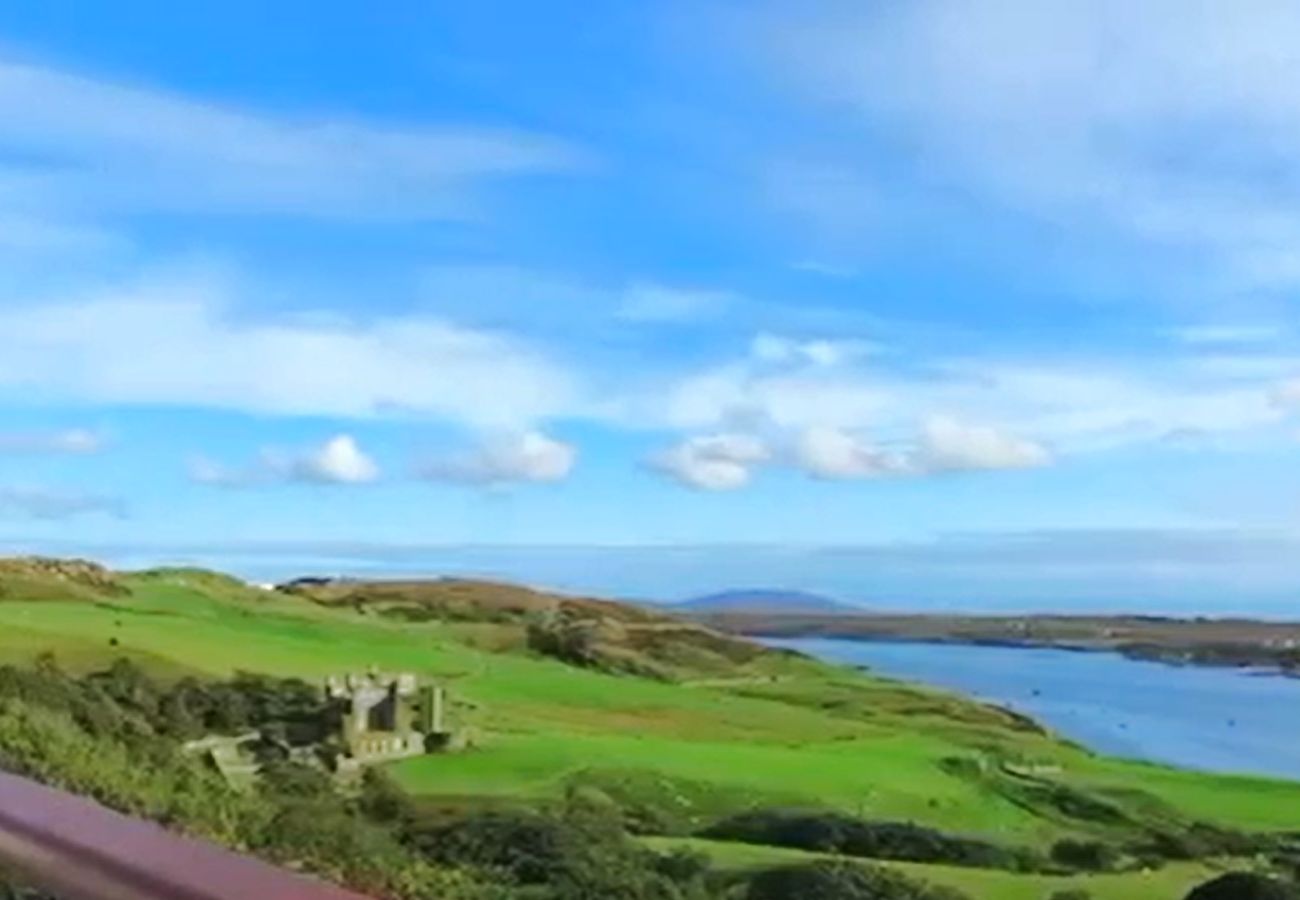 Villa in Clifden - Suaimhneas Villa with Castle and Sea Views 
