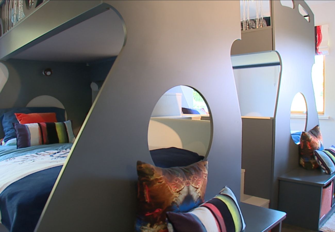 Villa in Clifden - Suaimhneas Villa with Castle and Sea Views 