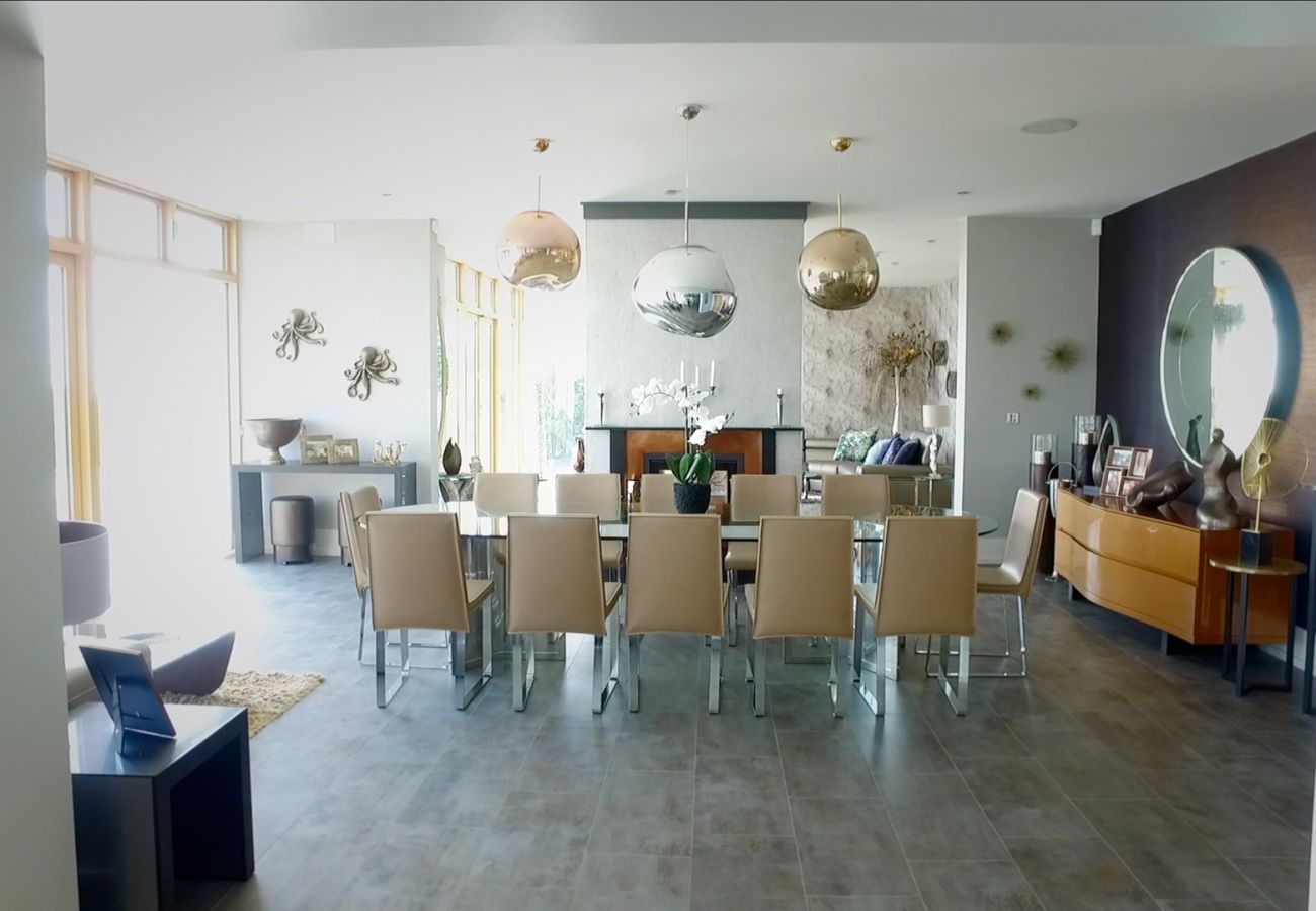 Villa in Clifden - Suaimhneas Villa with Castle and Sea Views 