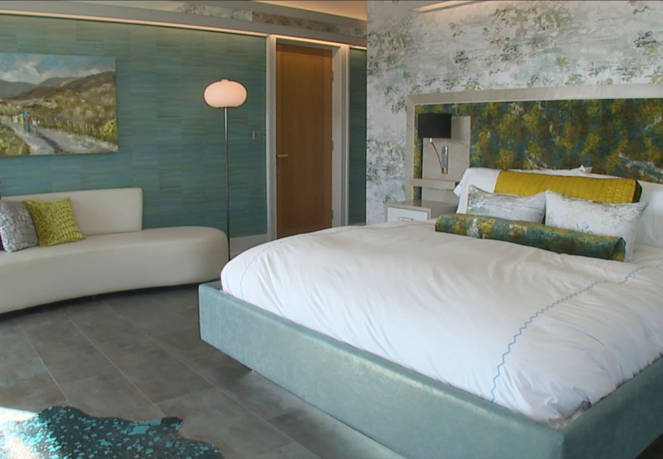 Villa in Clifden - Suaimhneas Villa with Castle and Sea Views 