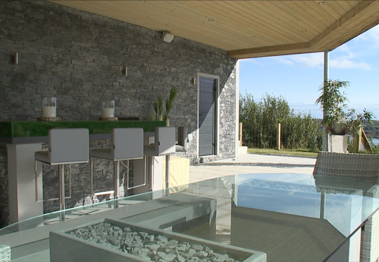 Villa in Clifden - Suaimhneas Villa with Castle and Sea Views 