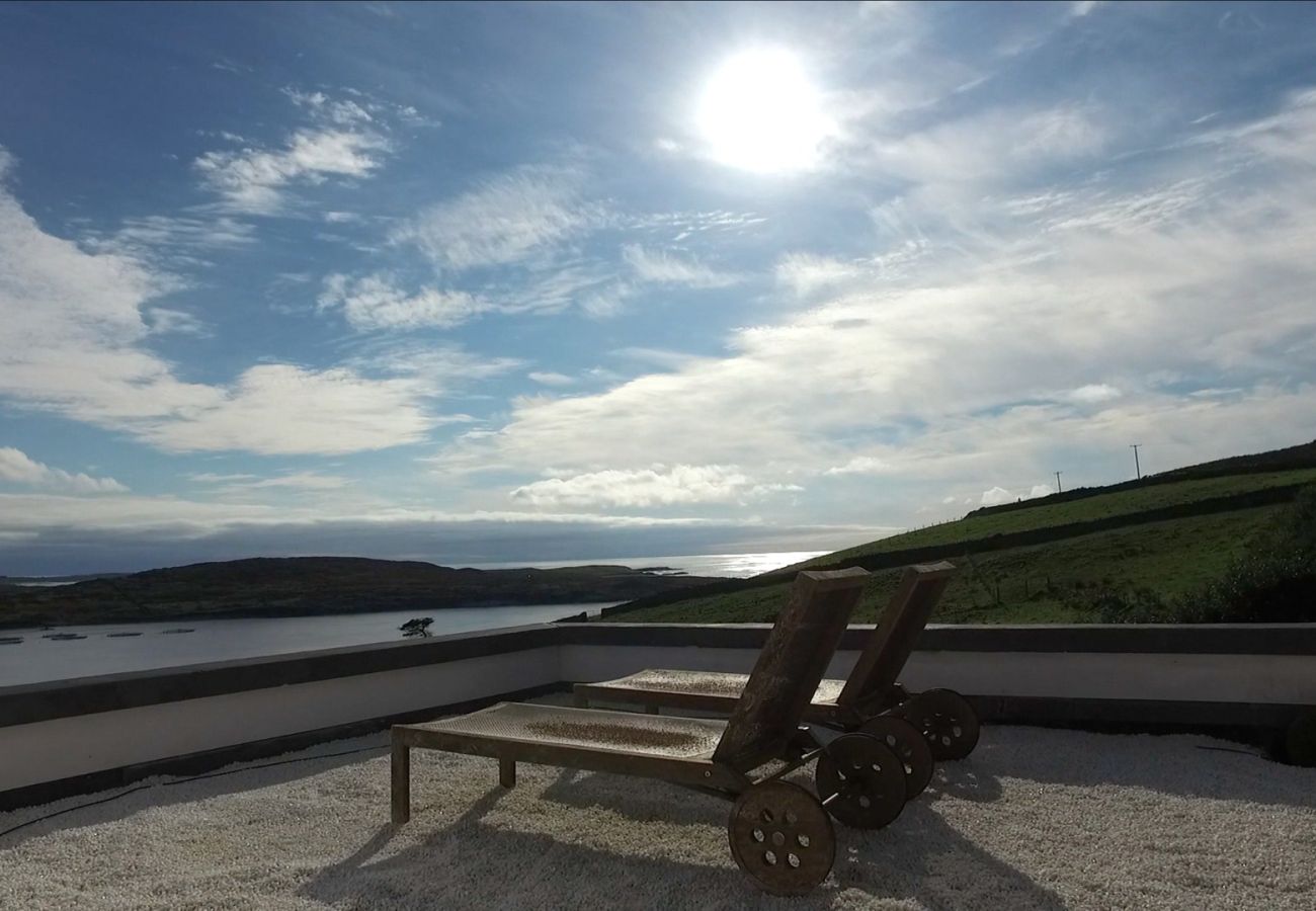 Villa in Clifden - Suaimhneas Villa with Castle and Sea Views 