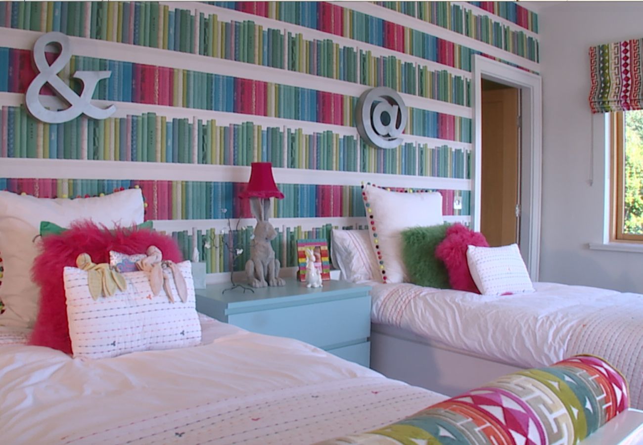 Villa in Clifden - Suaimhneas Villa with Castle and Sea Views 