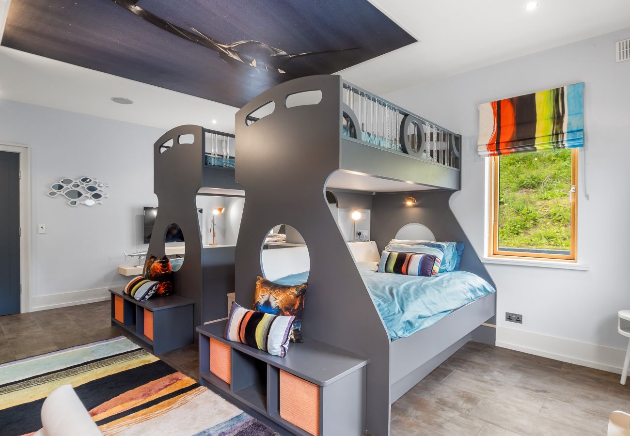 Villa in Clifden - Suaimhneas Villa with Castle and Sea Views 