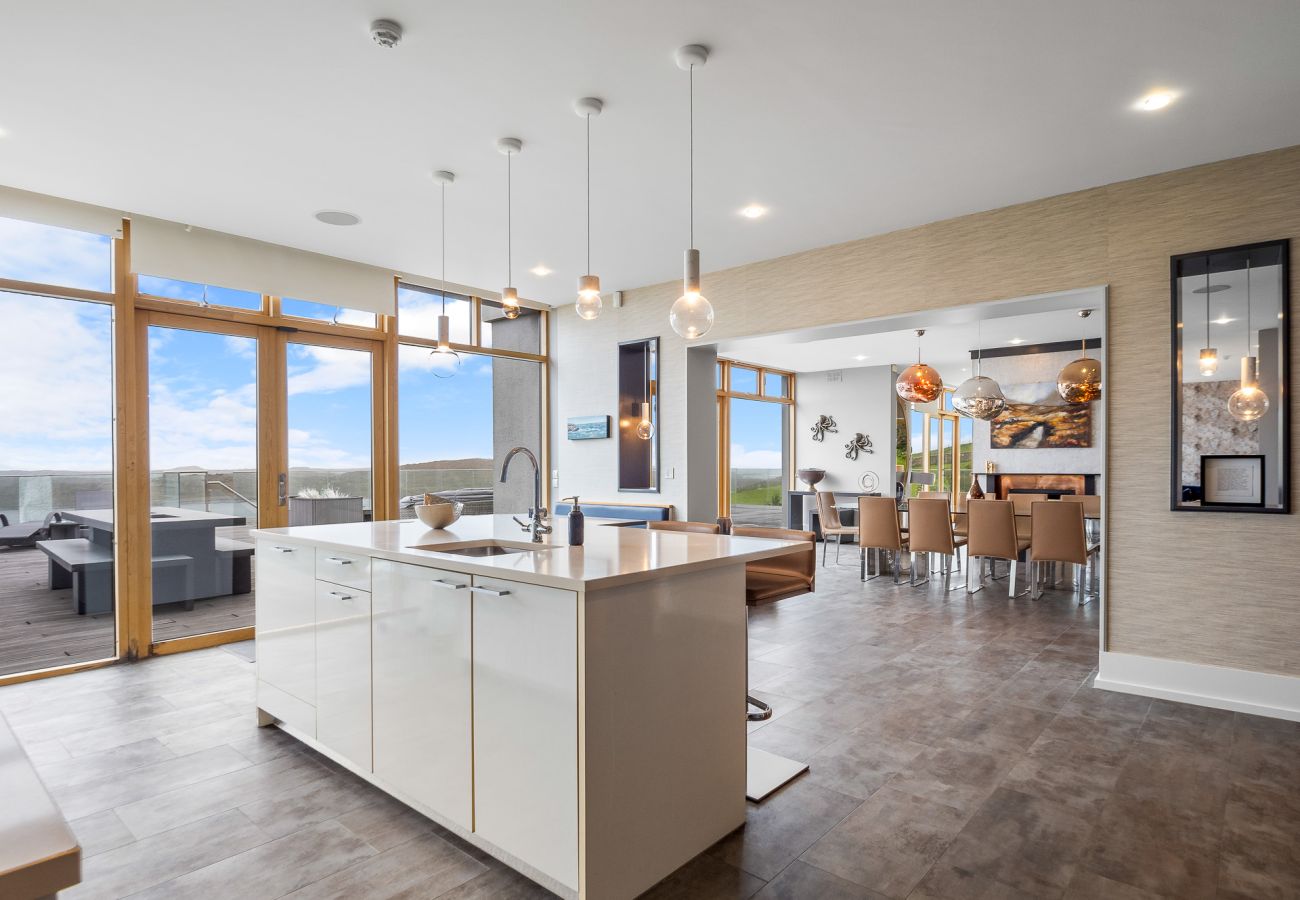 Villa in Clifden - Suaimhneas Villa with Castle and Sea Views 