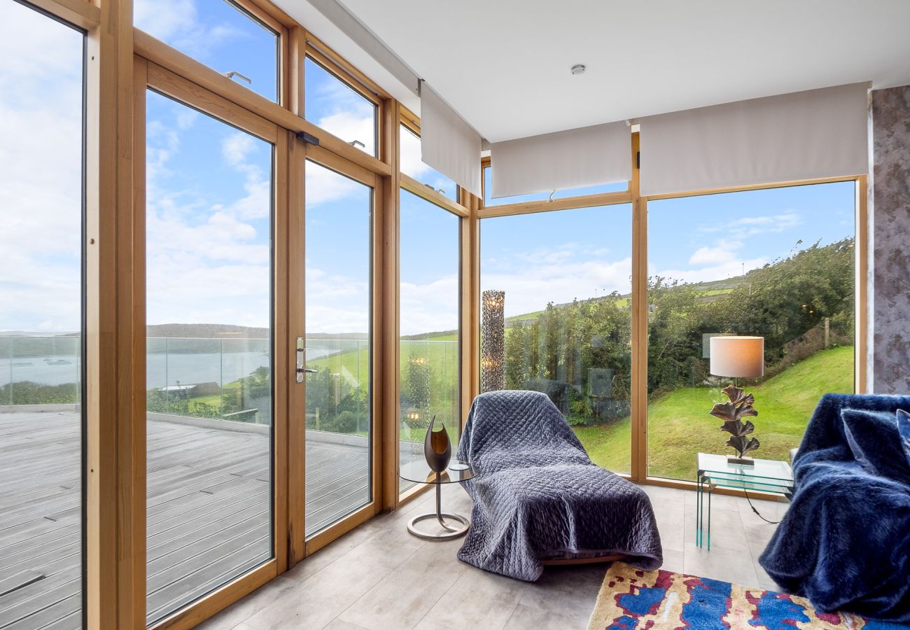 Villa in Clifden - Suaimhneas Villa with Castle and Sea Views 