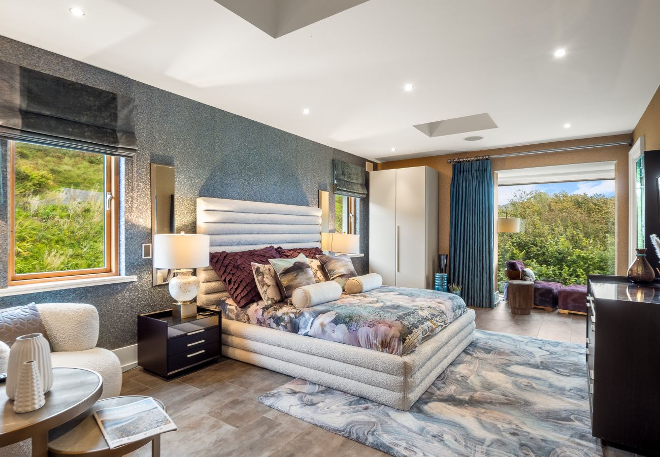 Villa in Clifden - Suaimhneas Villa with Castle and Sea Views 