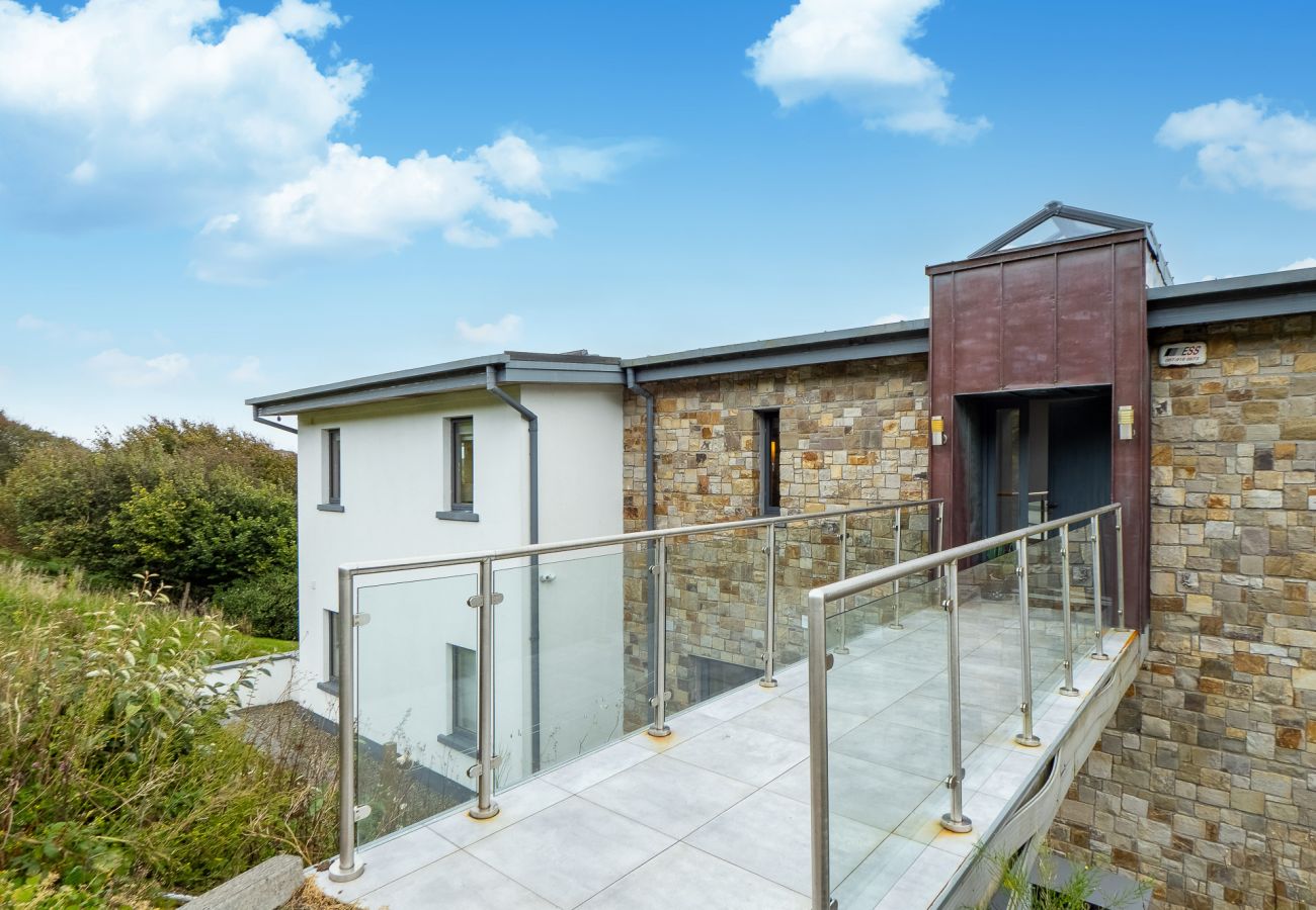 Villa in Clifden - Suaimhneas Villa with Castle and Sea Views 